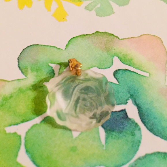 🌹Acrylic Rose Pendant🌹 - Picture 3 of 5